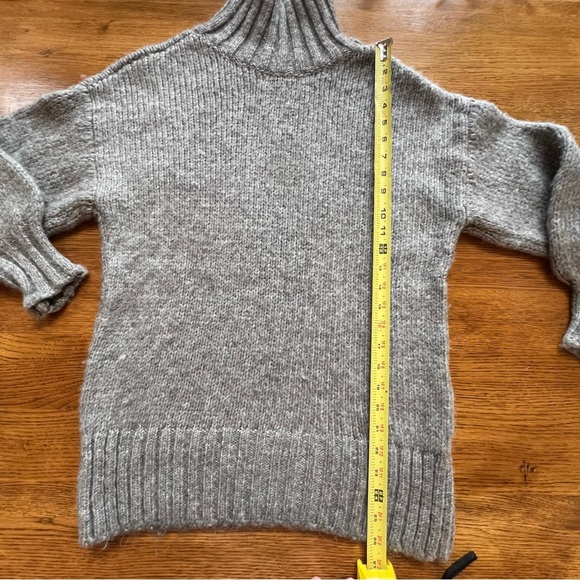 ⭐️ Urban Outfitters Gemma Cozy Gray Turtleneck Cocoon Sweater EXTRA SMALL XS - Picture 9 of 10